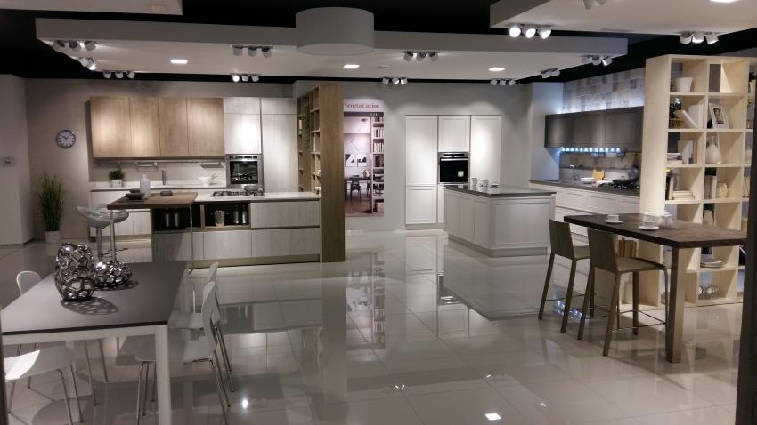 Esposizione veneta cucine presso arpa arredamenti